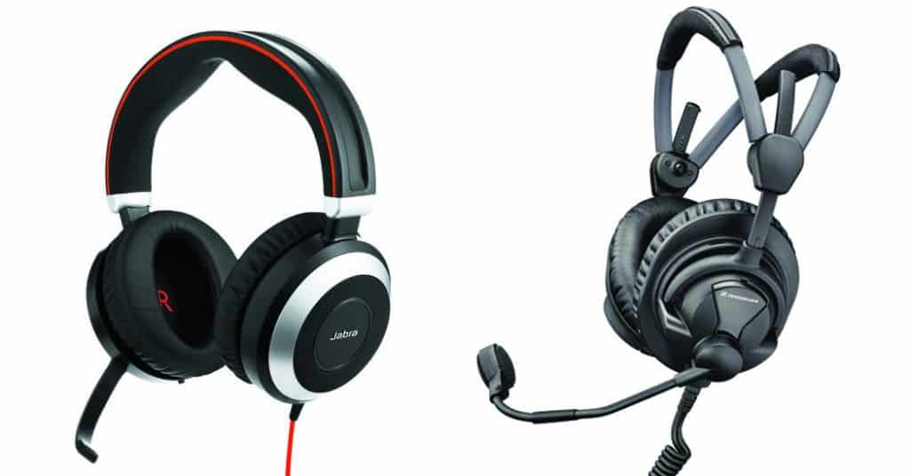Noise cancelling headphones with microphone
